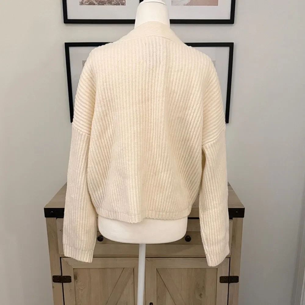 Abercrombie Cream V-Neck Button Front Ribbed Sweater - Picture 2 of 5
